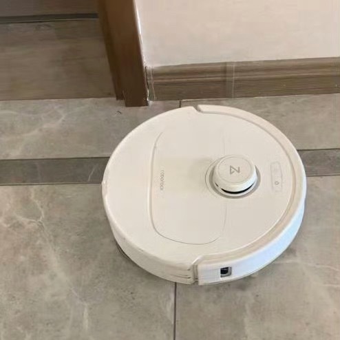 扫地机器人把地砖划出大面积划痕这是的吧。我还要买扫地机器人呢，这可如何是好，买云