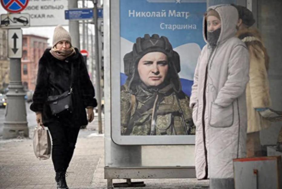 【俄乌局势新动态：俄民众乐观与乌方提议】俄媒报道，一家国有研究中心称，随着俄军战