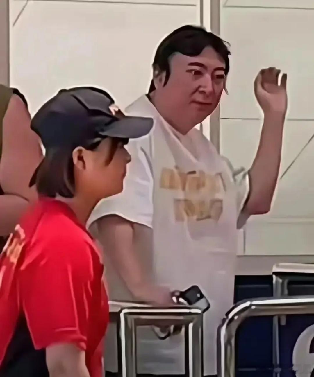王思聪这是咋了。。 