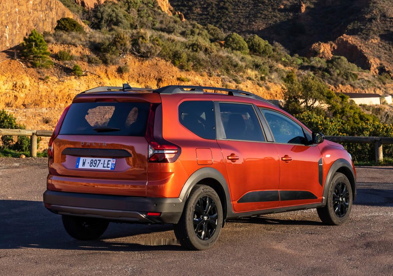达契亚  2022 Dacia Jogger，融合旅行车、MPV、SUV外观风格