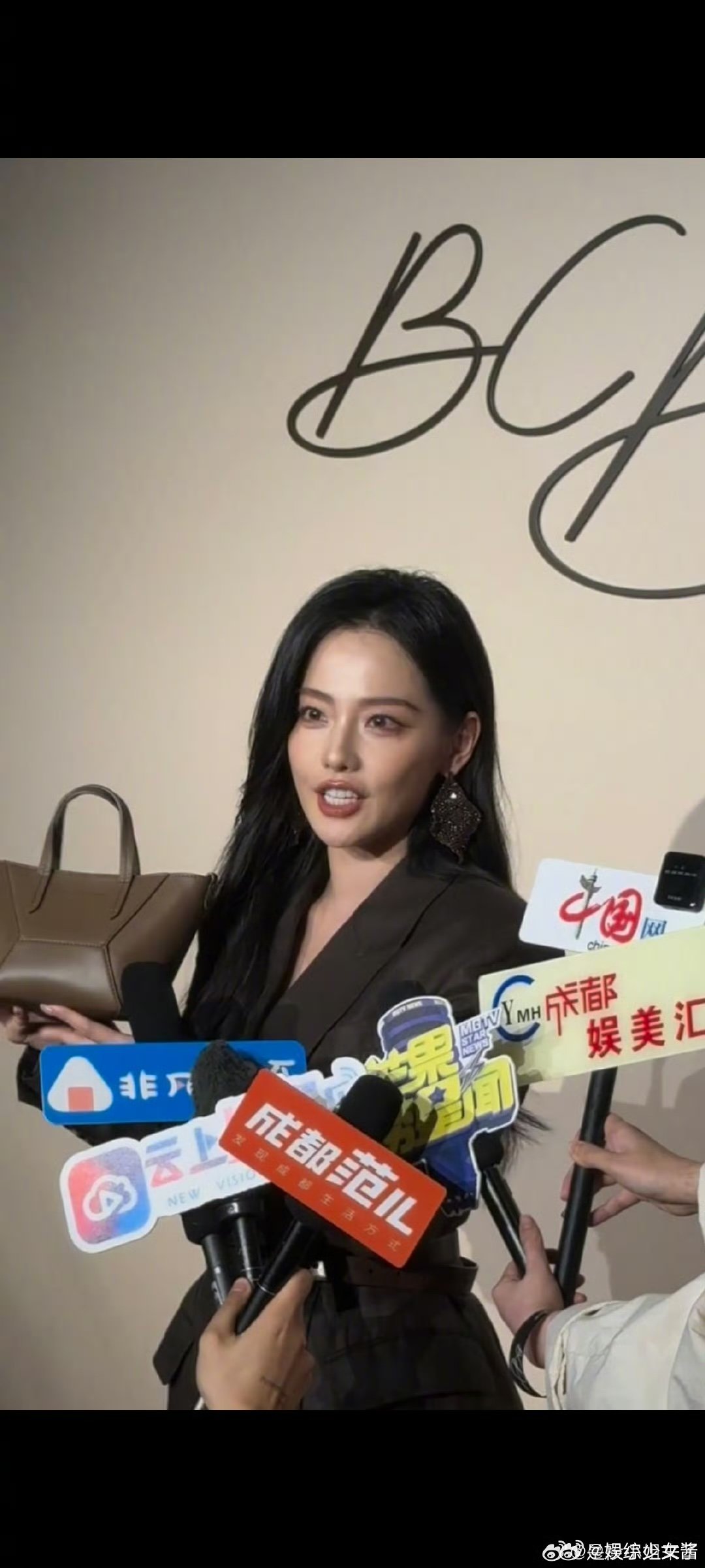 张嘉倪解封后张嘉倪出来了张嘉倪出来了，状态很好啊 ​​​