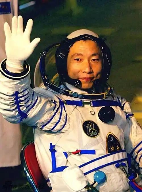 [太阳]杨利伟为什么后来再也没有登天？其实，他能够活着回到地球就已经是万幸，在他