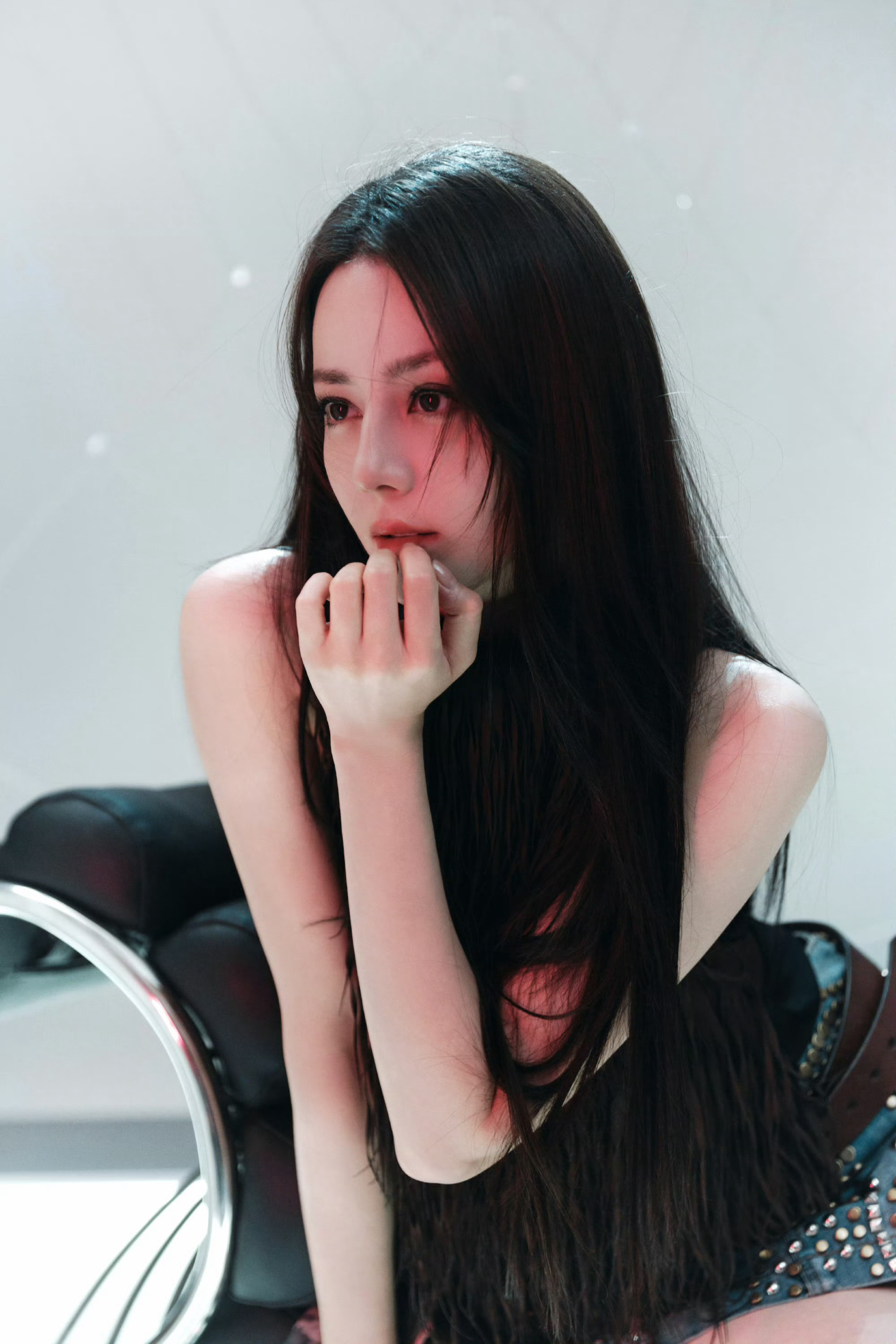 迪丽热巴撒起娇来简直没有上限羡慕哭了，送戒指，牵手手，亲手礼。 ​​​