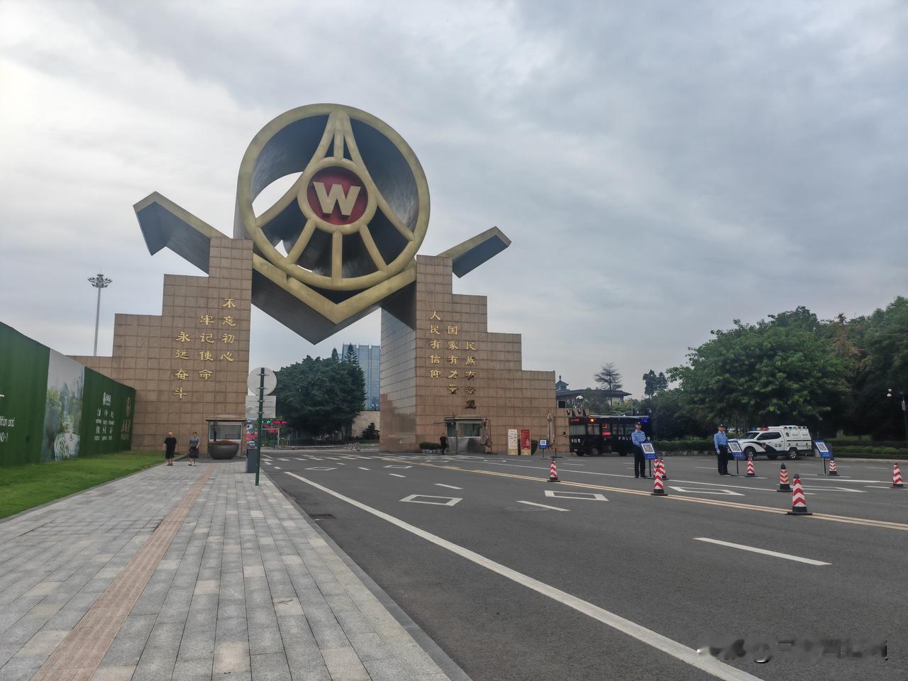 五粮液景区为国庆迎接游客已经做了各项准备！记得网上提前预约可能车辆进出更方便