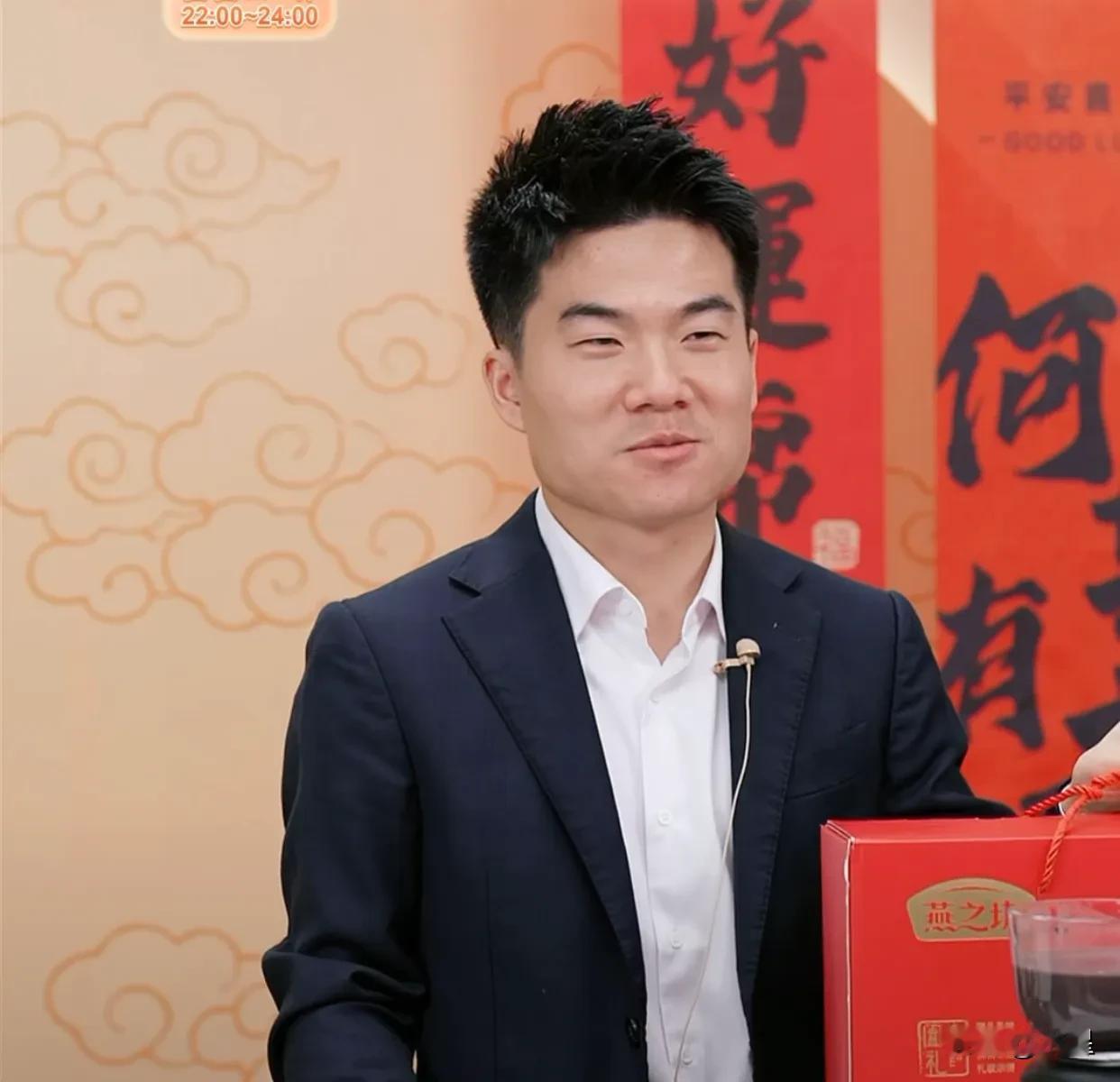 真的有人说话会长在你的笑点上
今天有观众要青少年睡衣
董宇辉说他小时候都是海尔兄