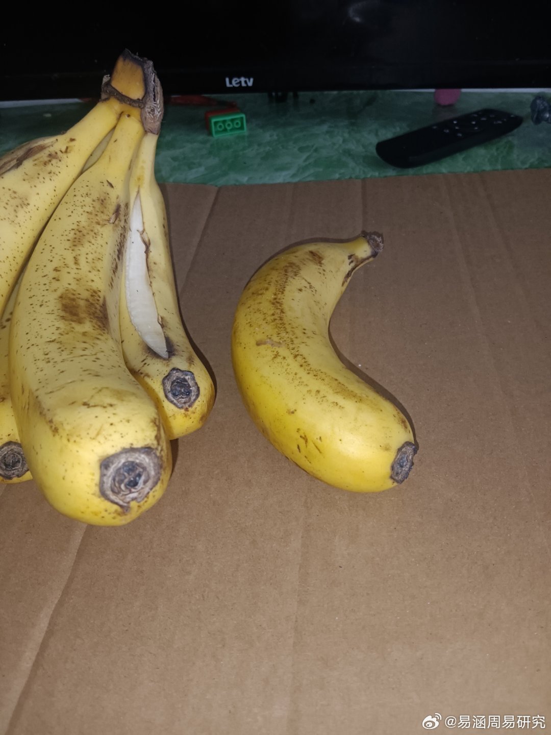 今天去庙里，师父给的供品，给我吃。