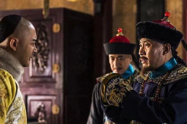 1722年，雍正刚坐上皇位，就做了一件让满朝文武目瞪口呆的事。

他把一批才干出