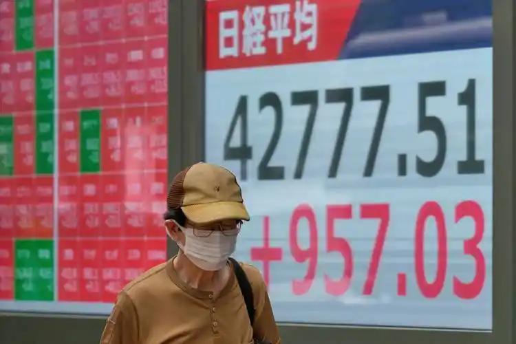 从广场协议到如今的汇率保卫战，日本永远逃不出美国手掌心。这次砸重金救市，美国稍微