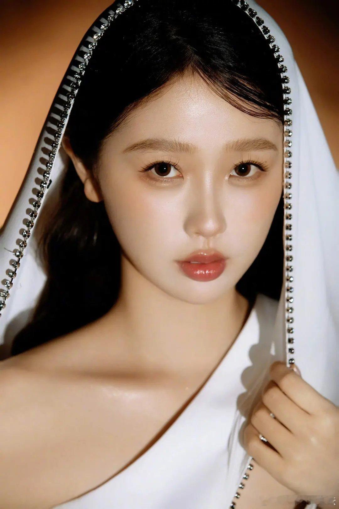 虞书欣是真的普，五官没有一官是精致的 ​​​