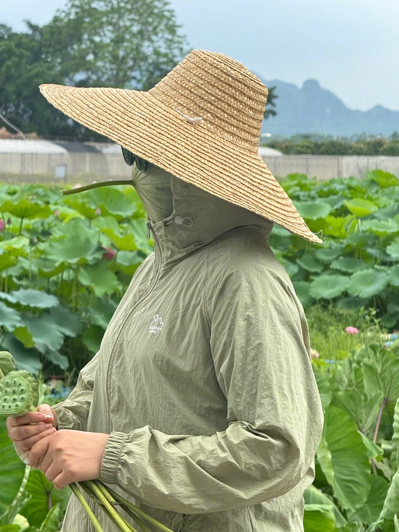 当代年轻人防晒有自己的手段 