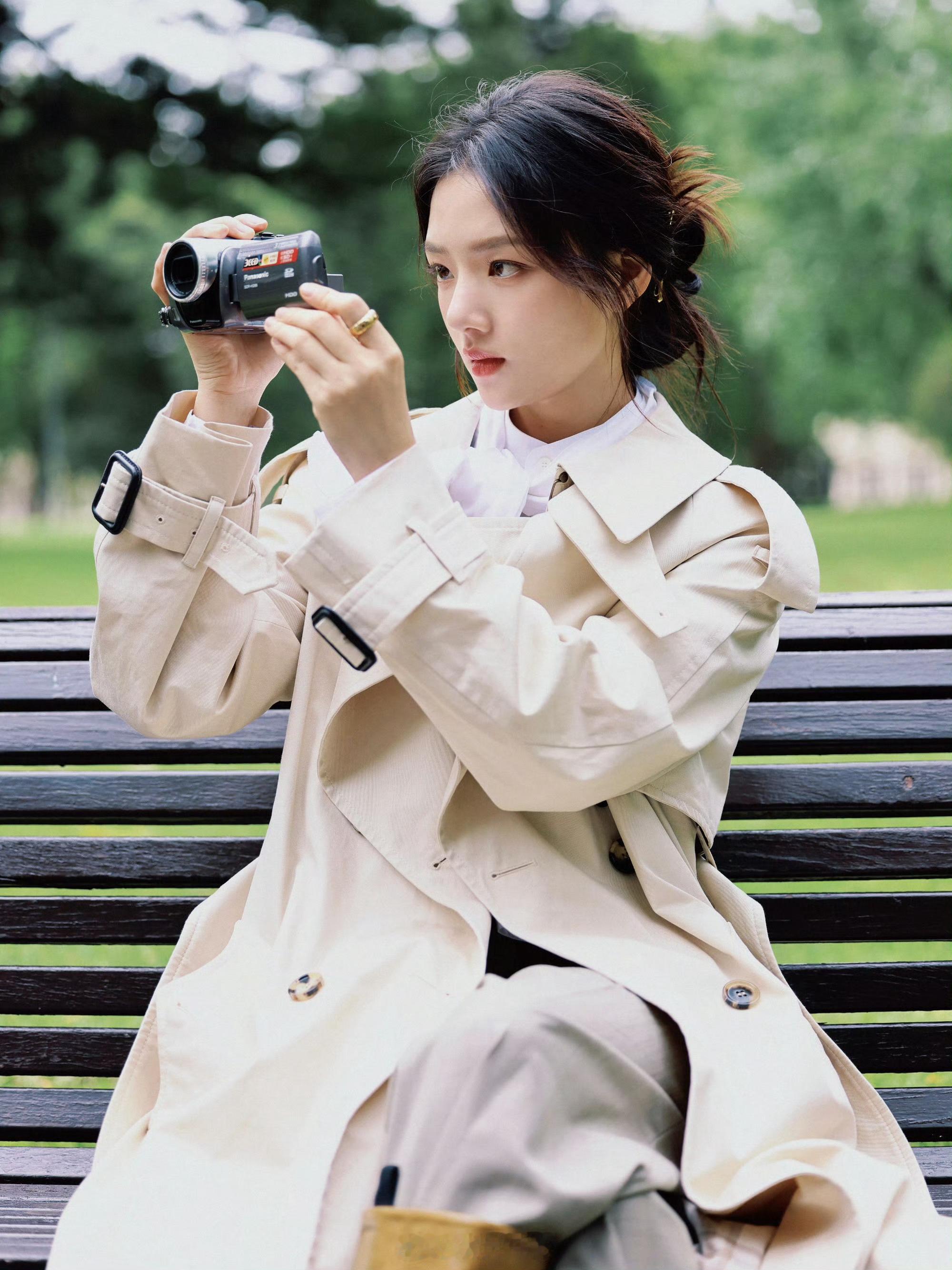 任敏回老家也得穿省服任敏回老家也乖乖穿上省服，回老家的仪式感果然是全国统一穿搭定