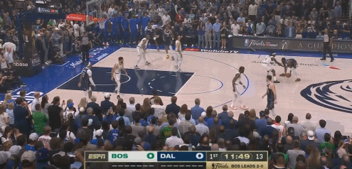 回到主场就是不一样，欧文东契奇连续得分，独行侠开局两分钟，9：2打停凯尔特人