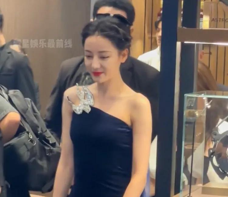 [赞][赞][赞]她就没有不好看的造型 每一套都很美 当然因为热巴本身就很美 所