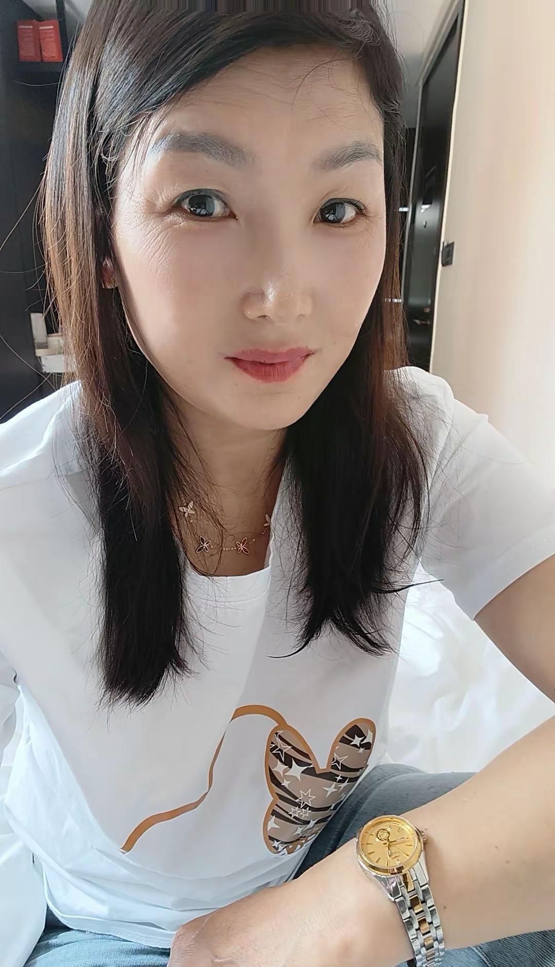 穿短袖脸上还出汗。等回家了继续穿咱的大棉袄。南北气温相差真大