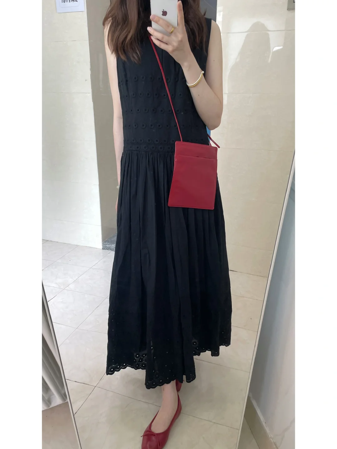 刺绣黑裙🚶🏻‍♀️