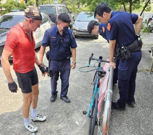 【胡文琦：给彰化警方按个赞】
媒体报导，日昨1名丹麦籍男子骑自行车在行经彰化市彰