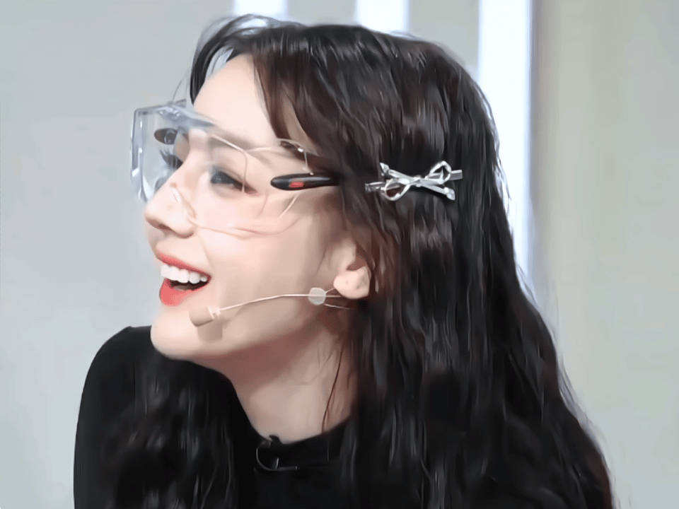 我们日行一善，并不是放下手中一切事情，刻意地去做好事，而是带着善心给需要帮助的人