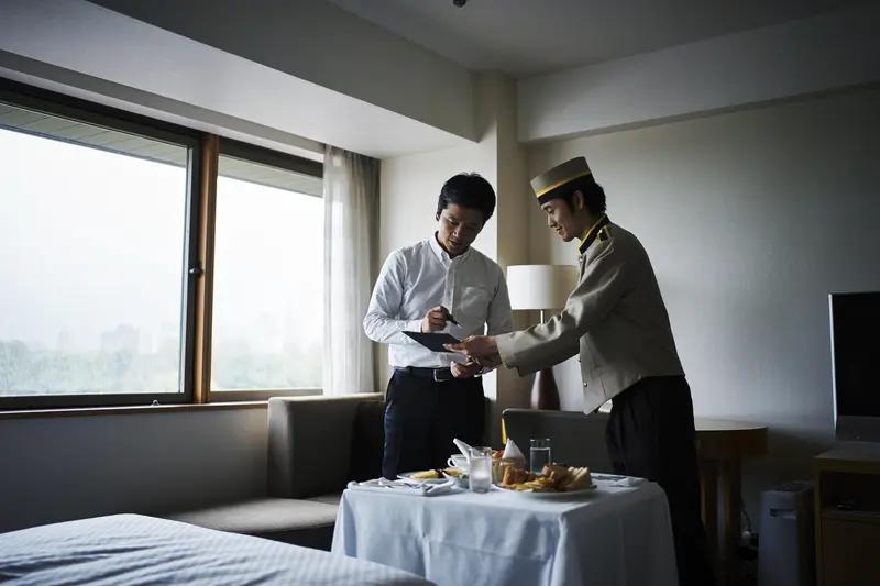 现在宾馆退房的时候基本不再查房了，这是为什么呢？难道他们不怕丢东西吗？我感觉关键