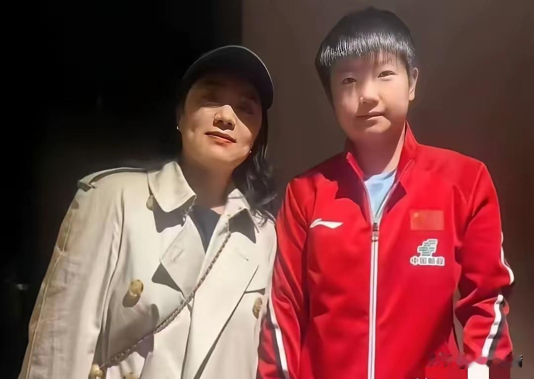 伦敦世乒赛期间，为了让莎莎她们吃好，中餐馆的老板娘每天都坚持留桌、温着锅等她们来