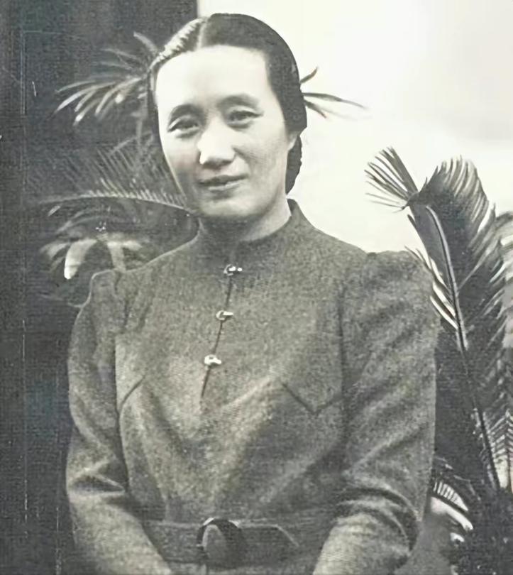 1914年，军官要给一个14岁的妓女赎身，老鸨要3万赎金，他正要付钱，却被青楼女