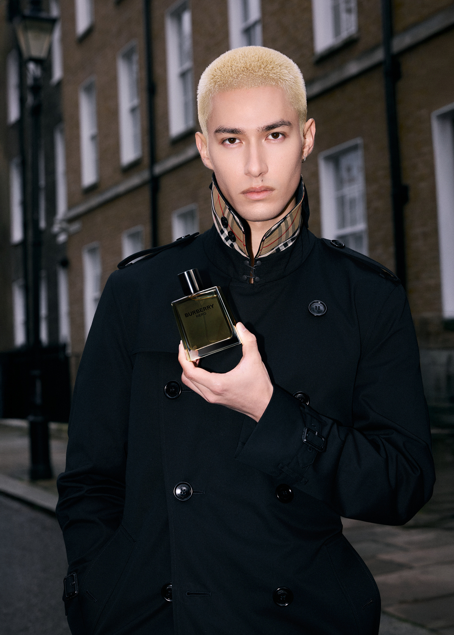 米卡 × BURBERRY.伦敦街巷的英伦姿态📸🤎 ​​​