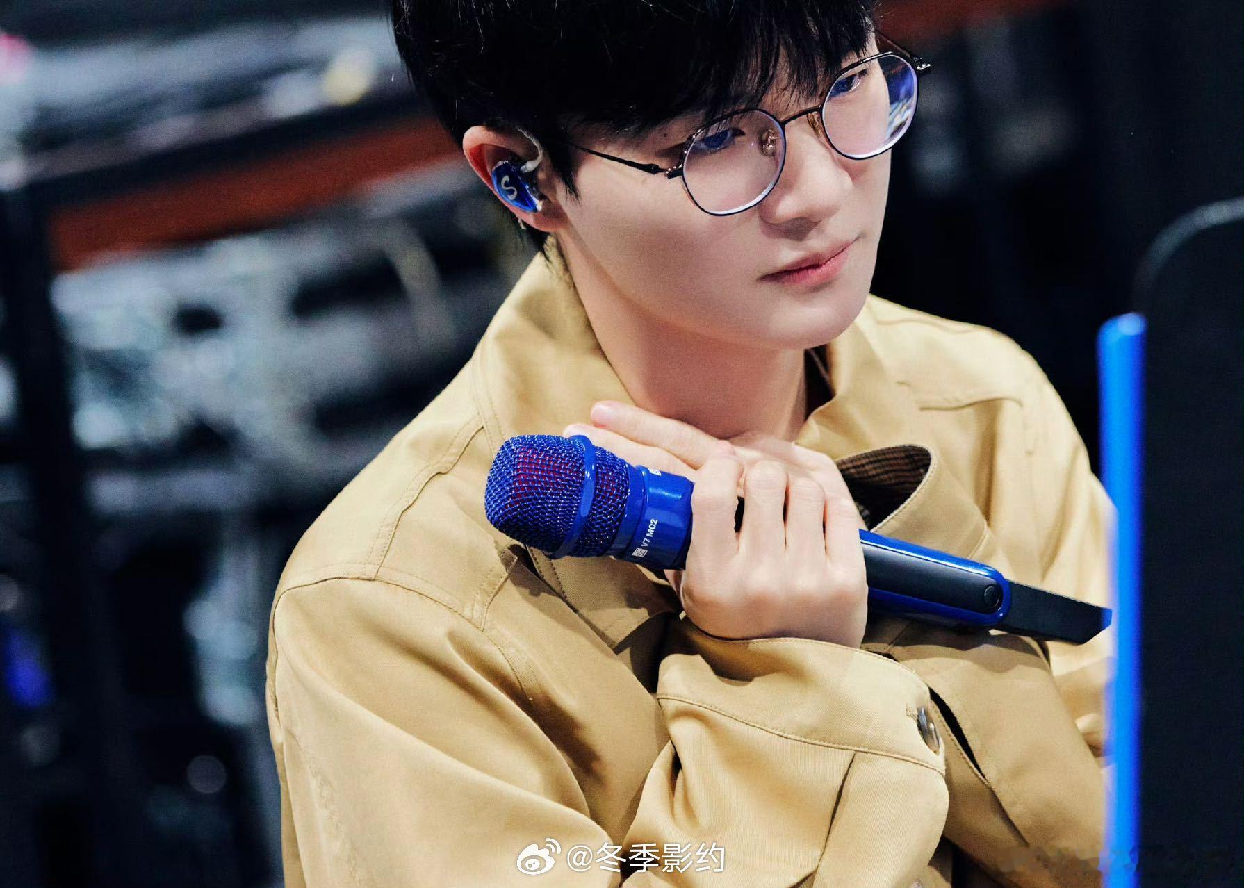 周深演唱会 开票即售罄已成常态，手速大战太激烈！广州站即将开唱，赴一场与周深的双