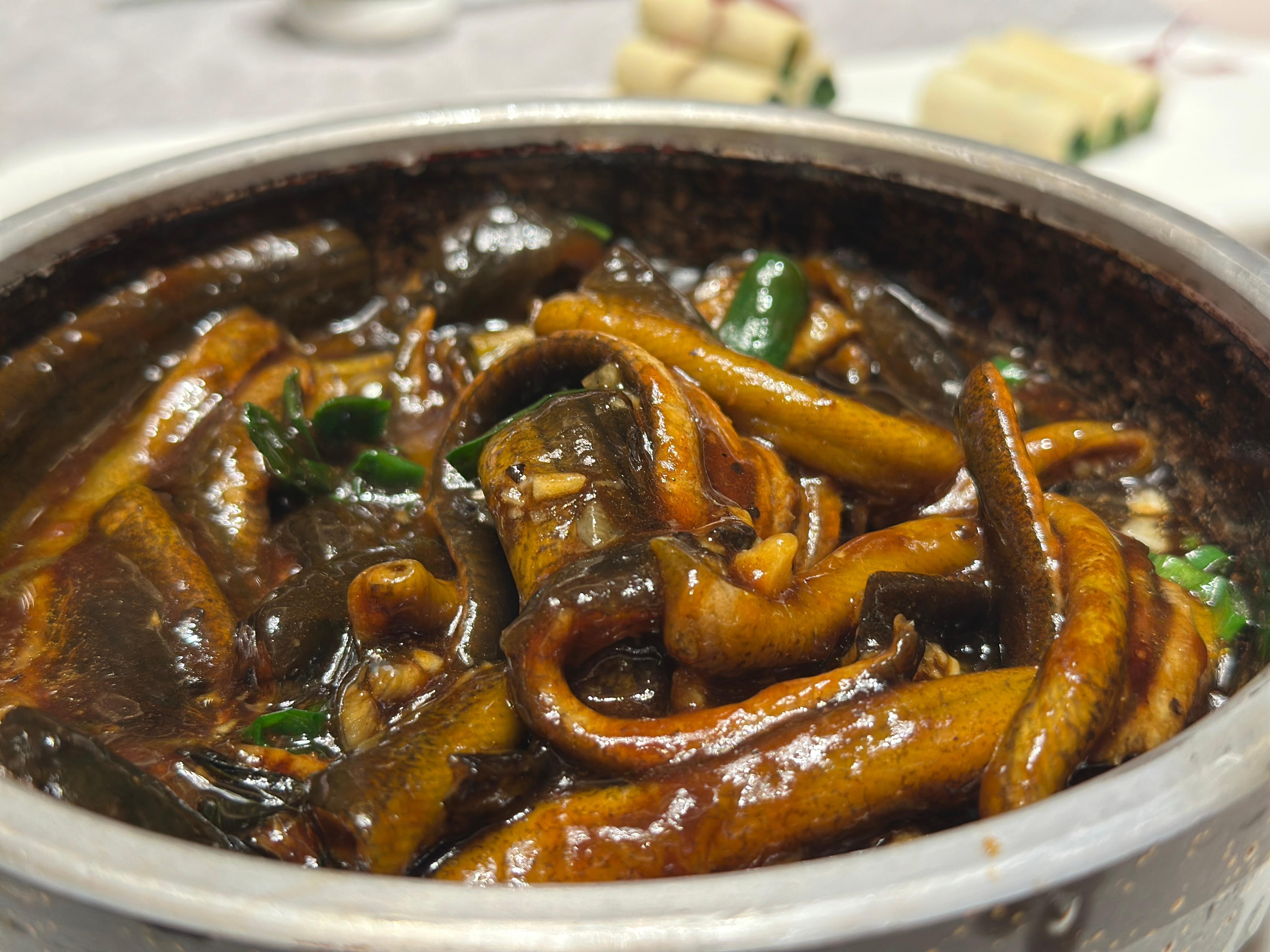 回南京和爸妈以及舅舅舅妈一家吃个饭。饭后再请85岁老头和83岁老太展示一下快走的