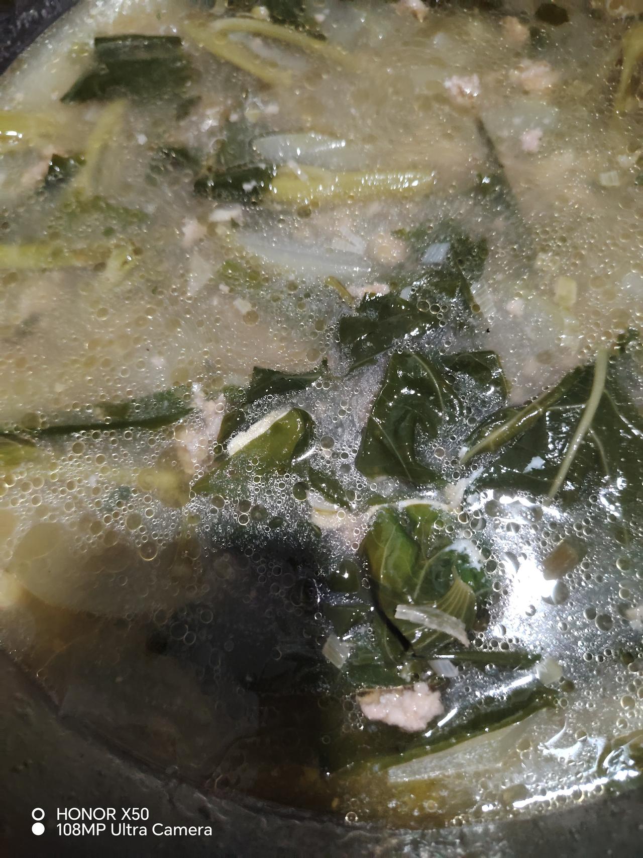 夏日生活打卡季今天晚上做的猪肉丸子汤，配菜空心菜，冬瓜，美味可口，荤素搭配，营养
