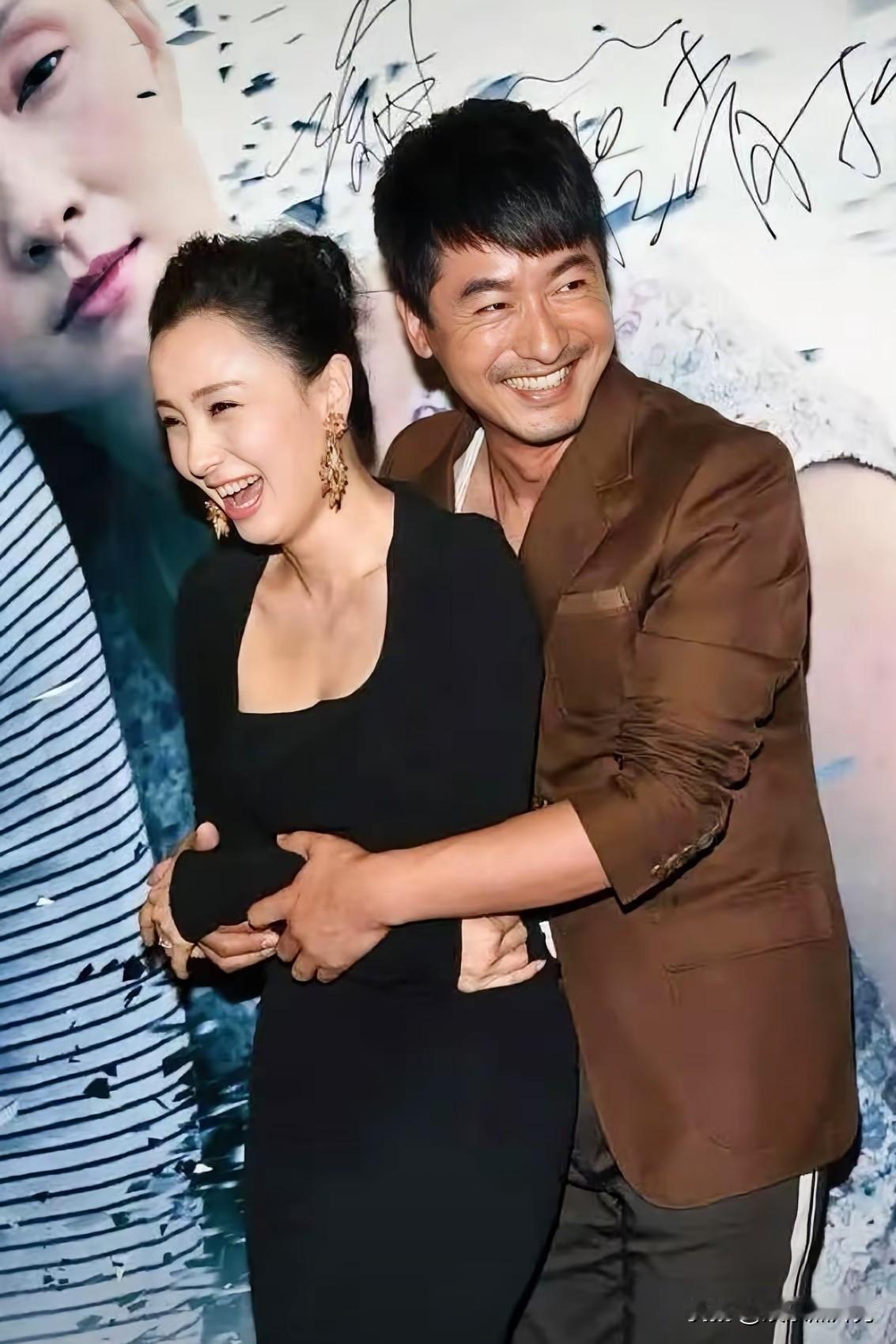 这俩人“不合适”吧？陶红笑的“合不拢嘴”，男的是圈里的“三好男人”！

陶红被这