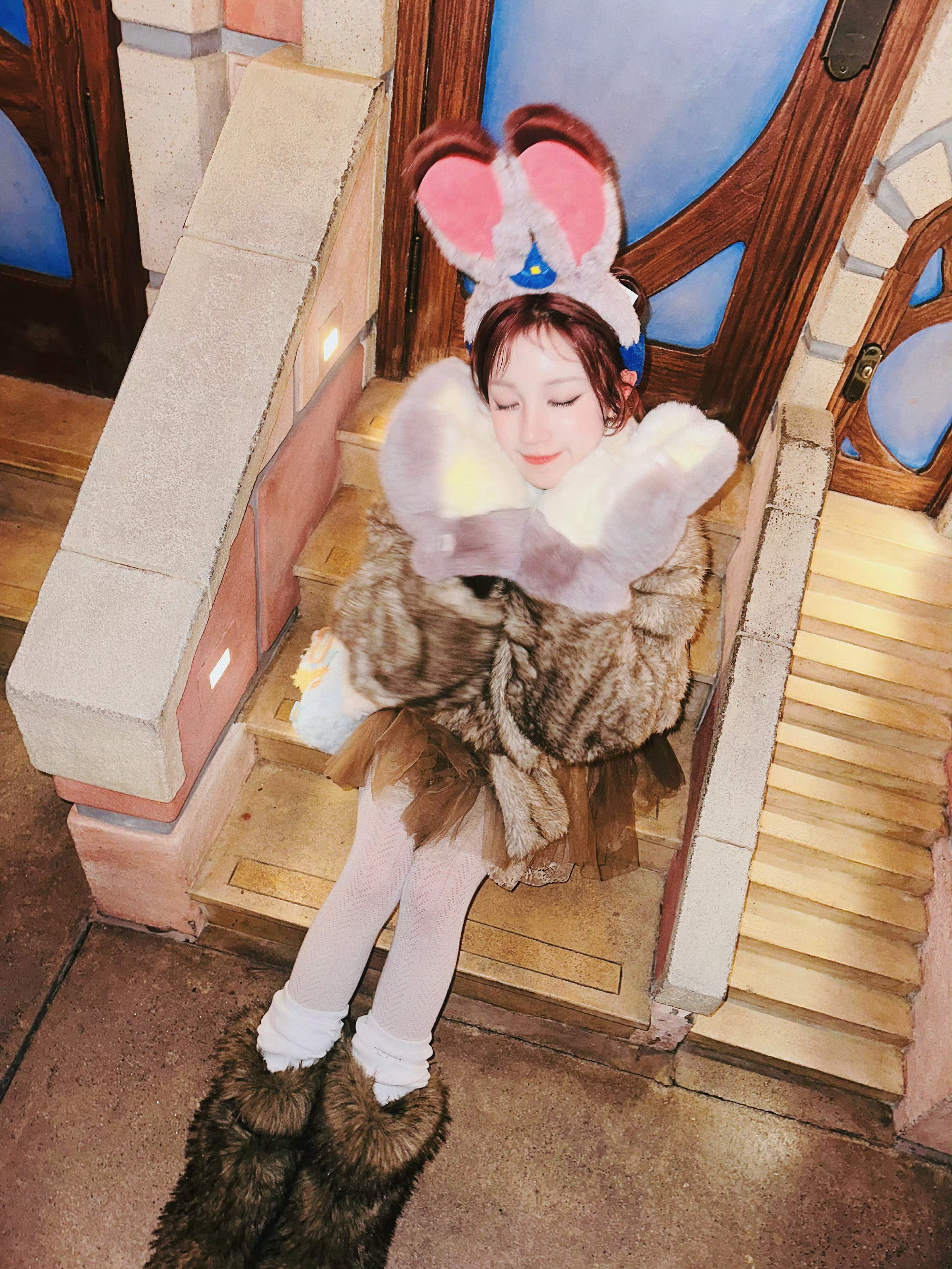 宋雨琦上海迪士尼vlog宋雨琦去迪士尼解锁童话世界，追饼饼、看烟花、玩遍经典项目