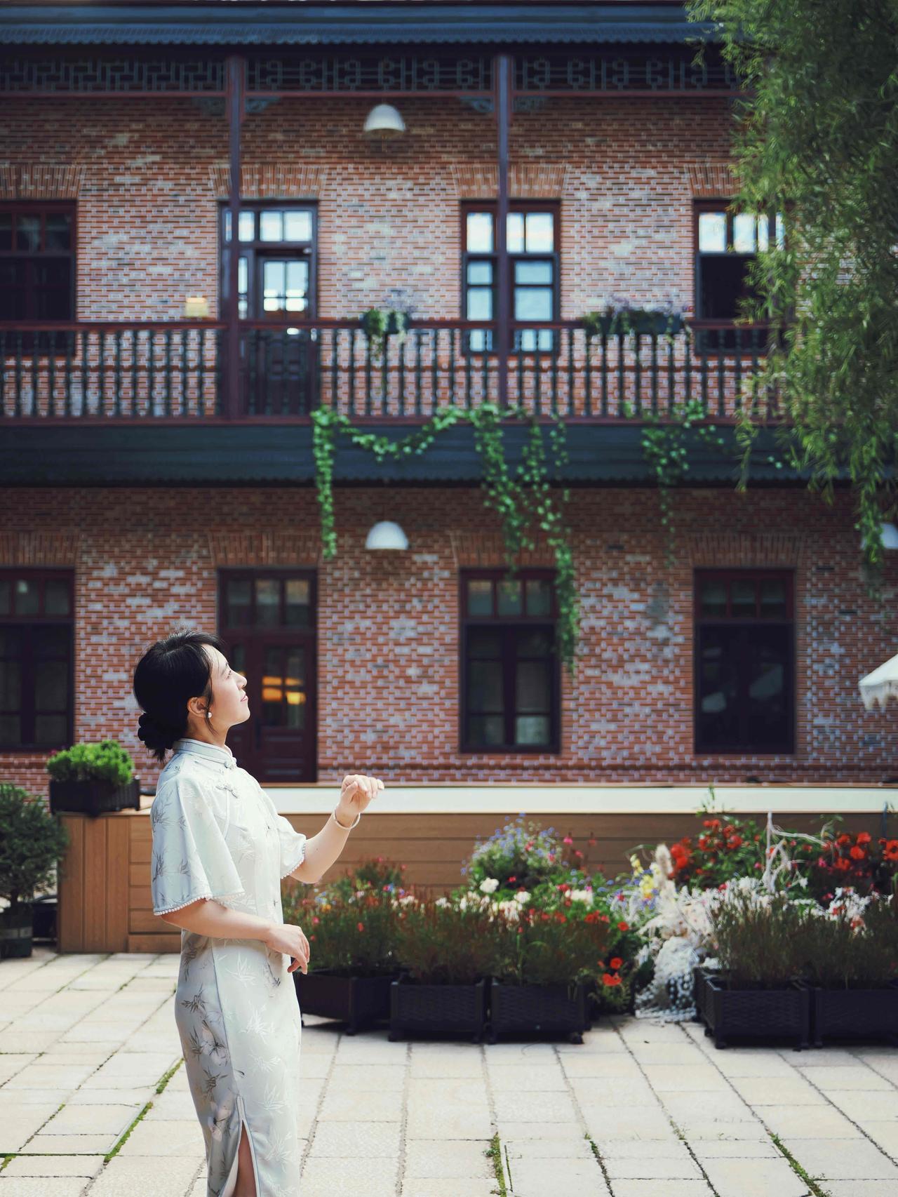 在哈尔滨，我住进了旧梦里🏠
这是一家民国风酒店，前身是正源兴绸缎庄，有一百多年