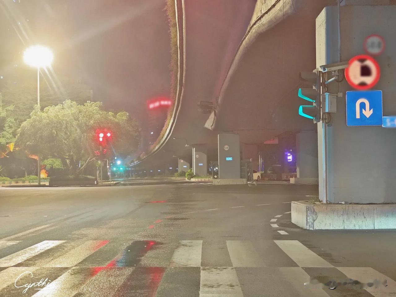 机关故事｜ 不敢轻言加班苦，寂静子夜在归途。—— 有点晕头了，匆忙结束忙碌的一天