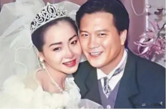 1984年，26岁的恬妞嫁给了印尼富豪，结婚当晚，她才知道老公可以娶二房，没想到