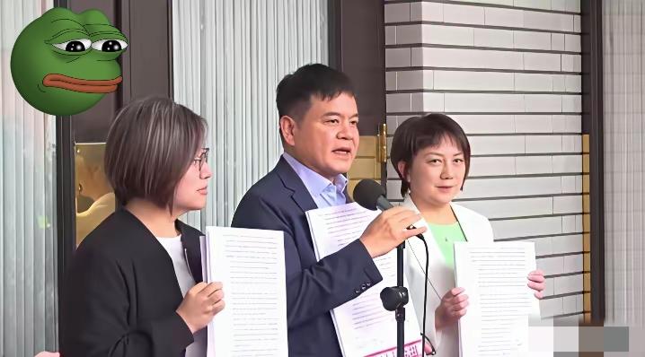 中国国民党公然响应民进党号召，叫嚣“抵制中国”，是要把国民党反动派出卖民族利益的