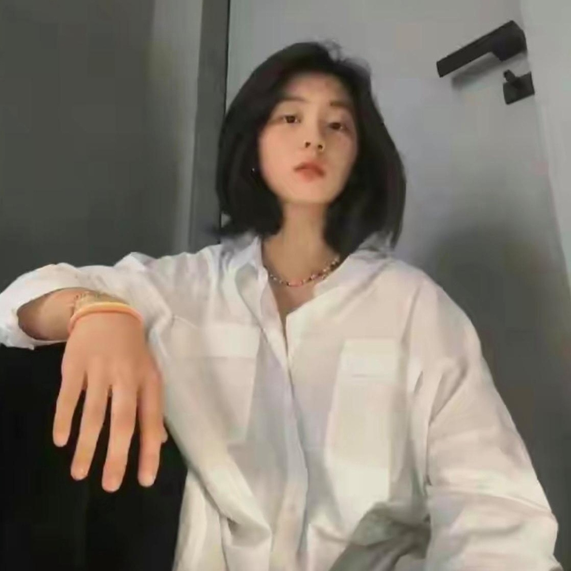 王诗龄和黄多多自拍的照片  英式教育和美式教育的区别具象化了 