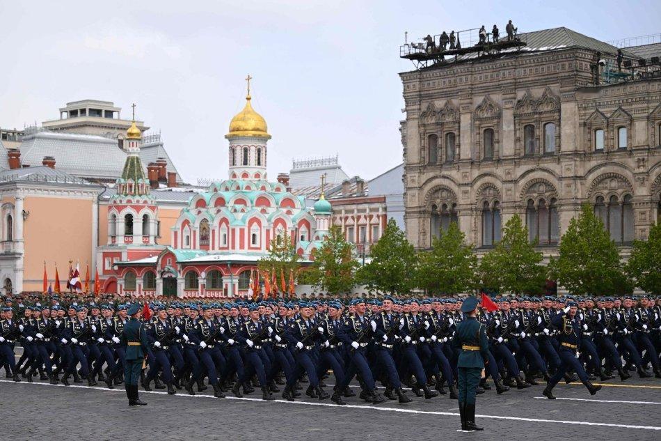 红场活动引发外界重重议论，随着官方公开完整现场，许多传闻不攻自破。

每当红场举