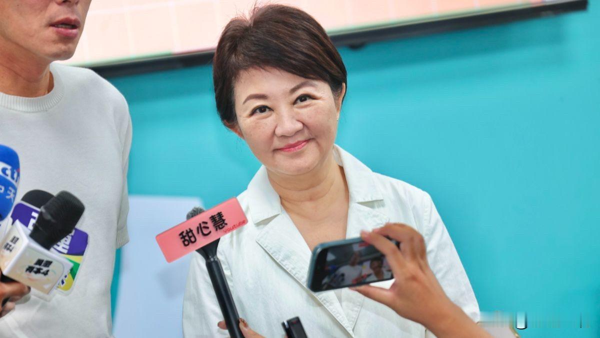 江启臣明成立竞总 卢秀燕：3子合体第一次破例献给“大鼻子”

台中市长卢秀燕今天