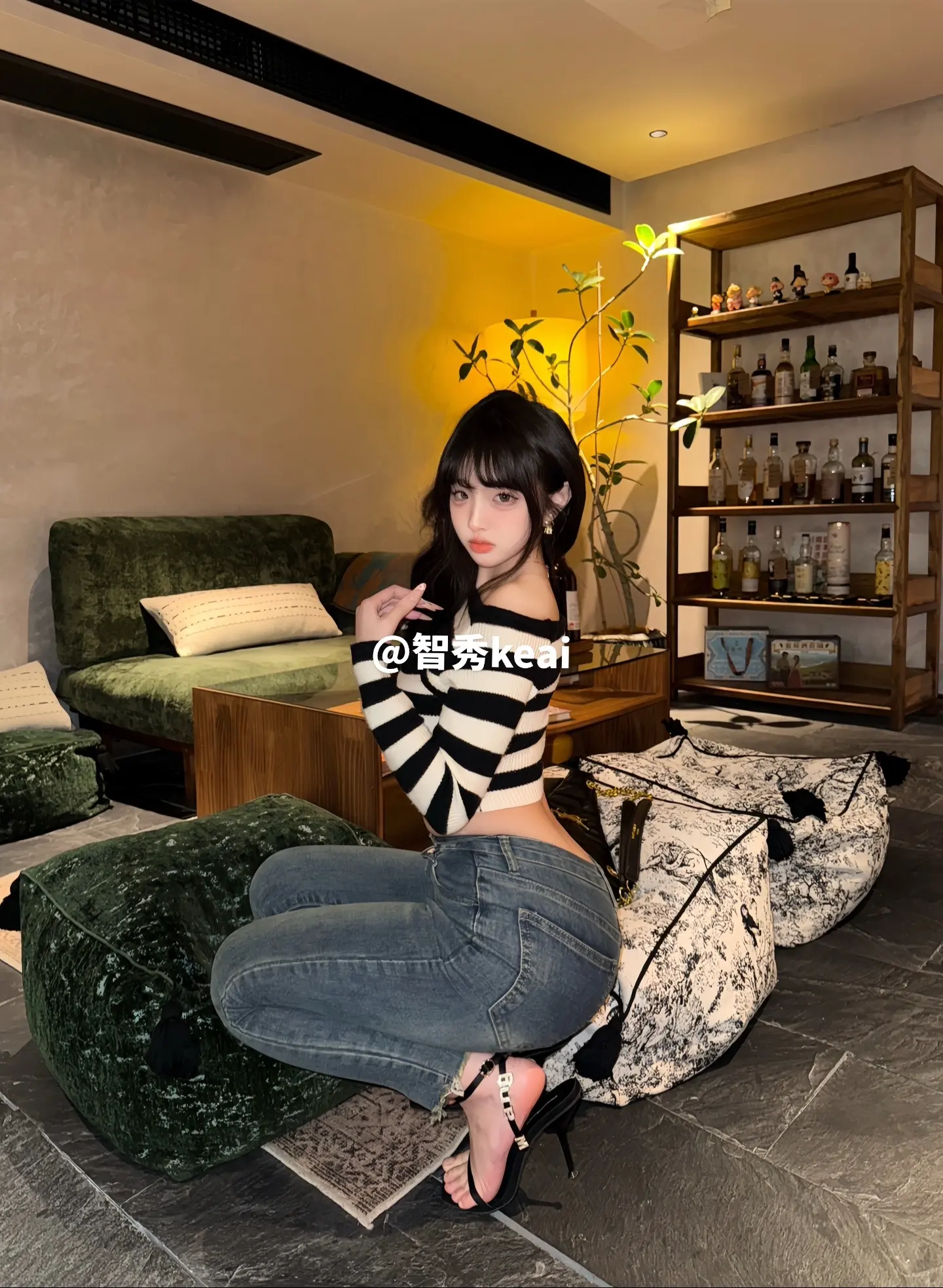 再靠近一点。