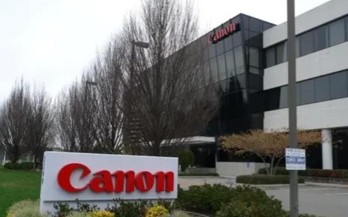 三星、东芝走了，把生产线搬去了越南。阿迪耐克也走了，将工厂搬到了越南，现在就连佳