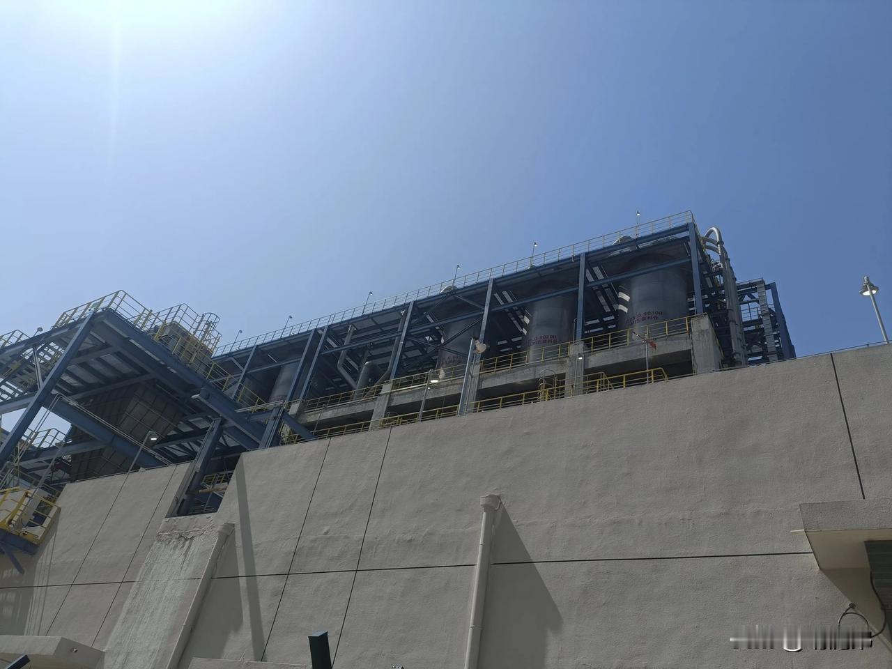 工业风建筑，蓝天白云下的壮观景象晒出你手机里的古城墙