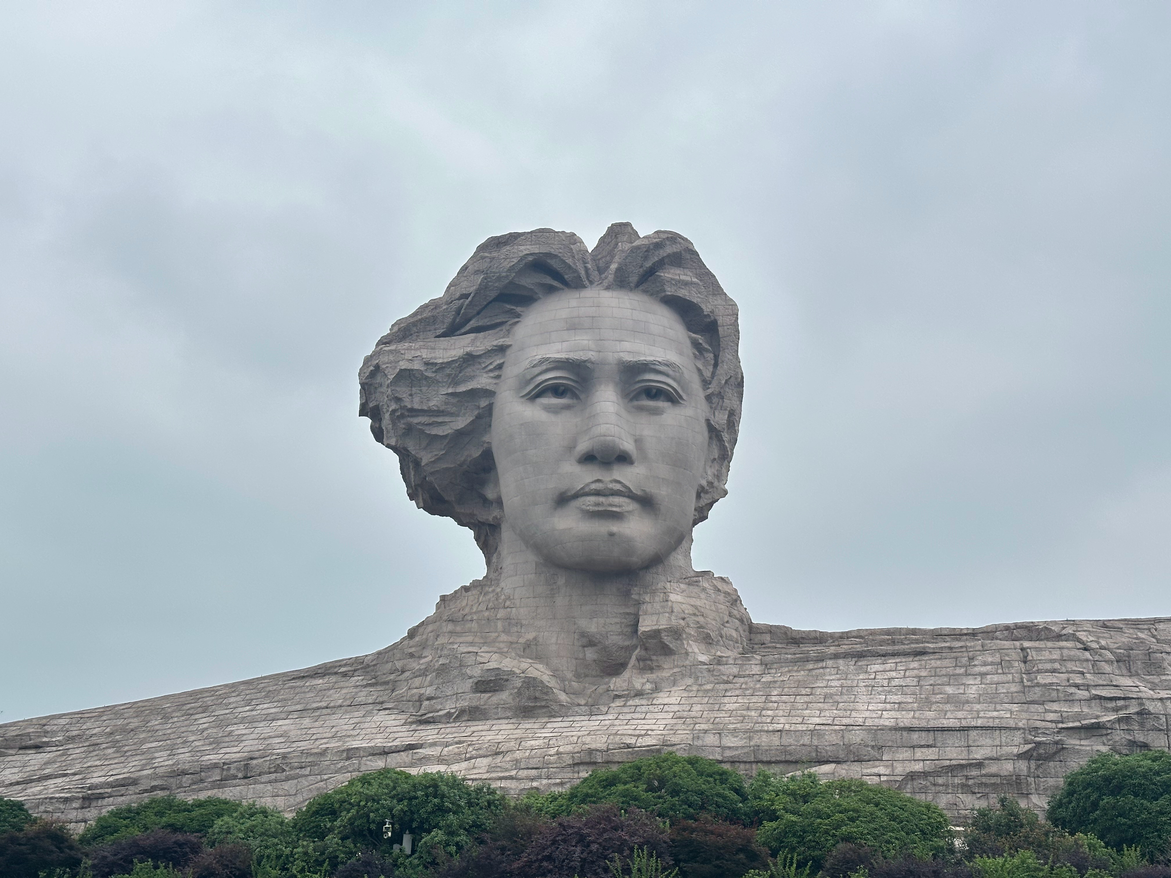 今天来橘子洲看毛主席了，因为有您，中国人民才真正站立起来了！  长沙·橘子洲风景