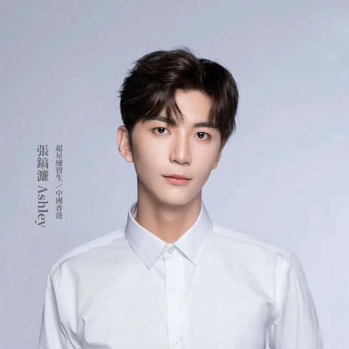 洪欣的儿子张鎬濂竟然认了蔡少芬和张晋做干爹干妈，看来大家都是心疼洪欣的。