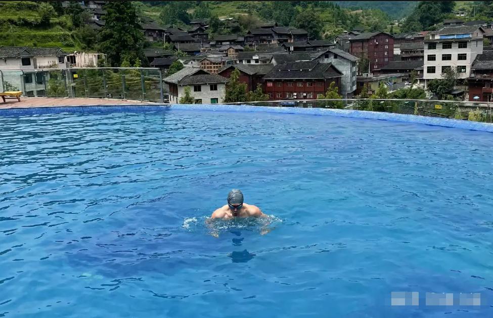 每月挣8000，养家还房贷，却偷偷活成让人眼红的样子…
我认识一位大哥，40来岁