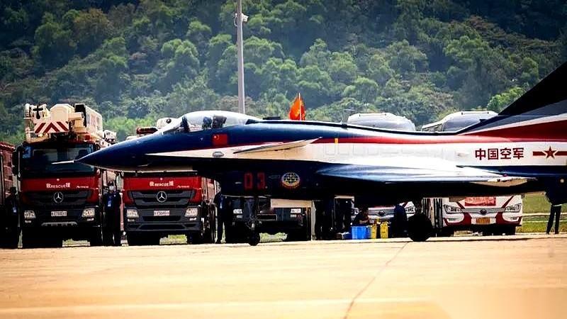 他爸，国军的。
后来，起义了。
五十年代，大部队转业，他爸带着老婆孩子回了云南元