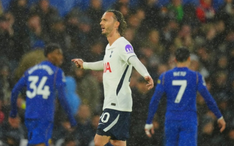 英超第8轮，热刺客场2-0击败切尔西，取得联赛两连胜。赛后，阿森纳名宿马丁·基翁