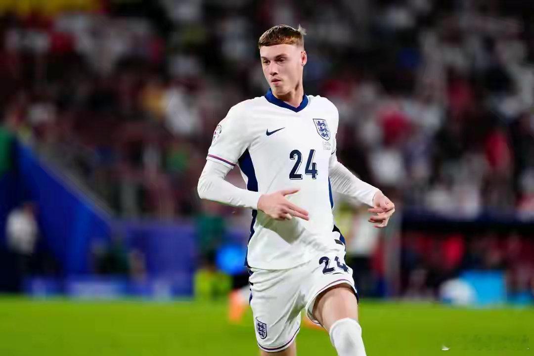 欧洲杯英格兰丢冠后，球队更多矛盾爆出:​​1、据英国媒体爆料英格兰队在决赛前更衣