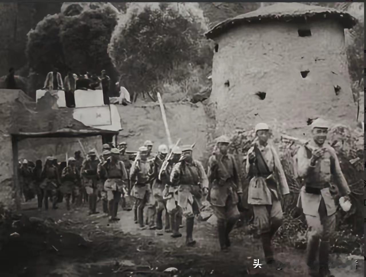 1941年，5万日军围死沂蒙山，罗荣桓刚带部队突围成功，竟下令主动暴露行踪！部下