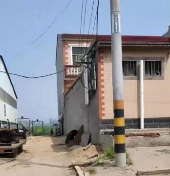 河北晋州26岁男子被发小约吃饭后失联，妻子收到异常短信，家属报警发现异常但未深查