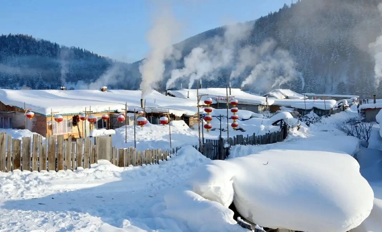 #触景生情才会有好的诗词吗?#春.初雪
乍暖还寒
瑞雪落阶前
抬望眼
银裳玉冠?