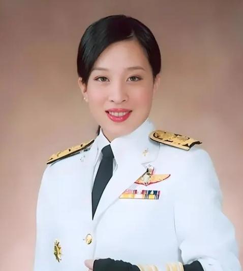 说实话，帕差拉吉帝雅帕走了，
这个世界谁会最痛苦呢？
答案是：泰国国王哇集拉隆功